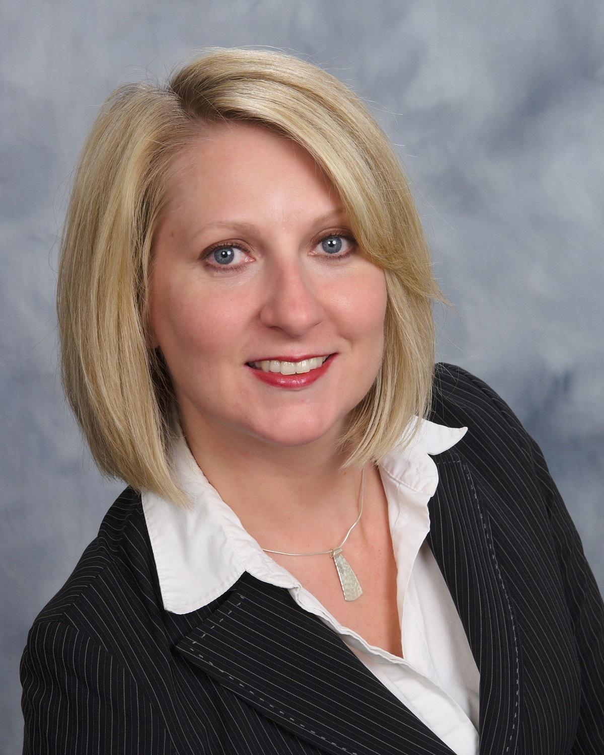 Julie Desot headshot